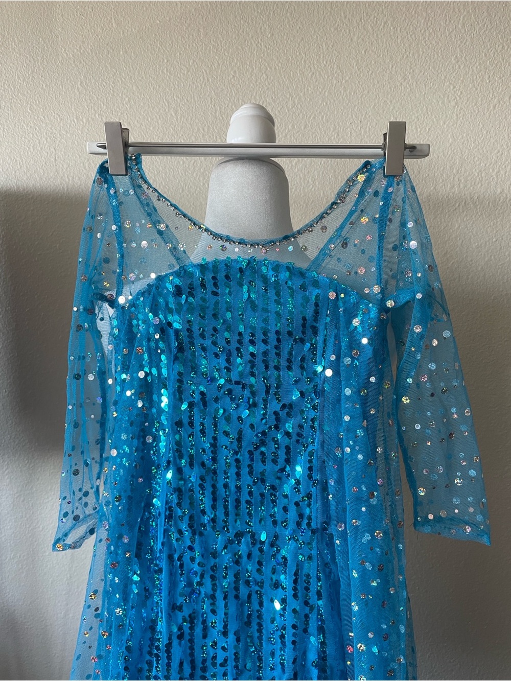 Girls Elsa Inspired Blue Sequin Dress with Cape – Size 130 (5–6Y) - Picture 5 of 12